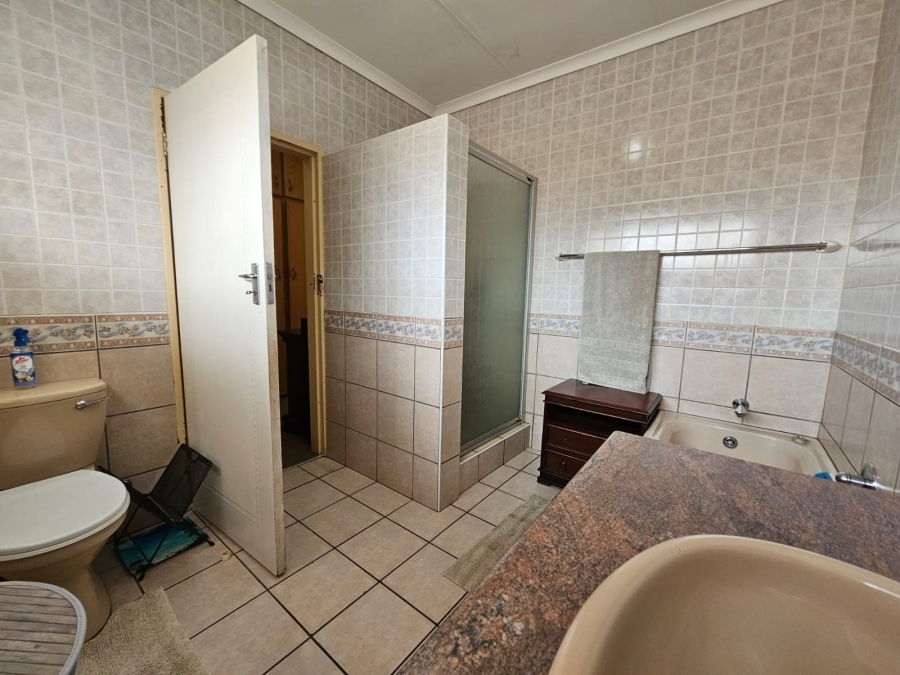 3 Bedroom Property for Sale in Van Der Hoff Park North West